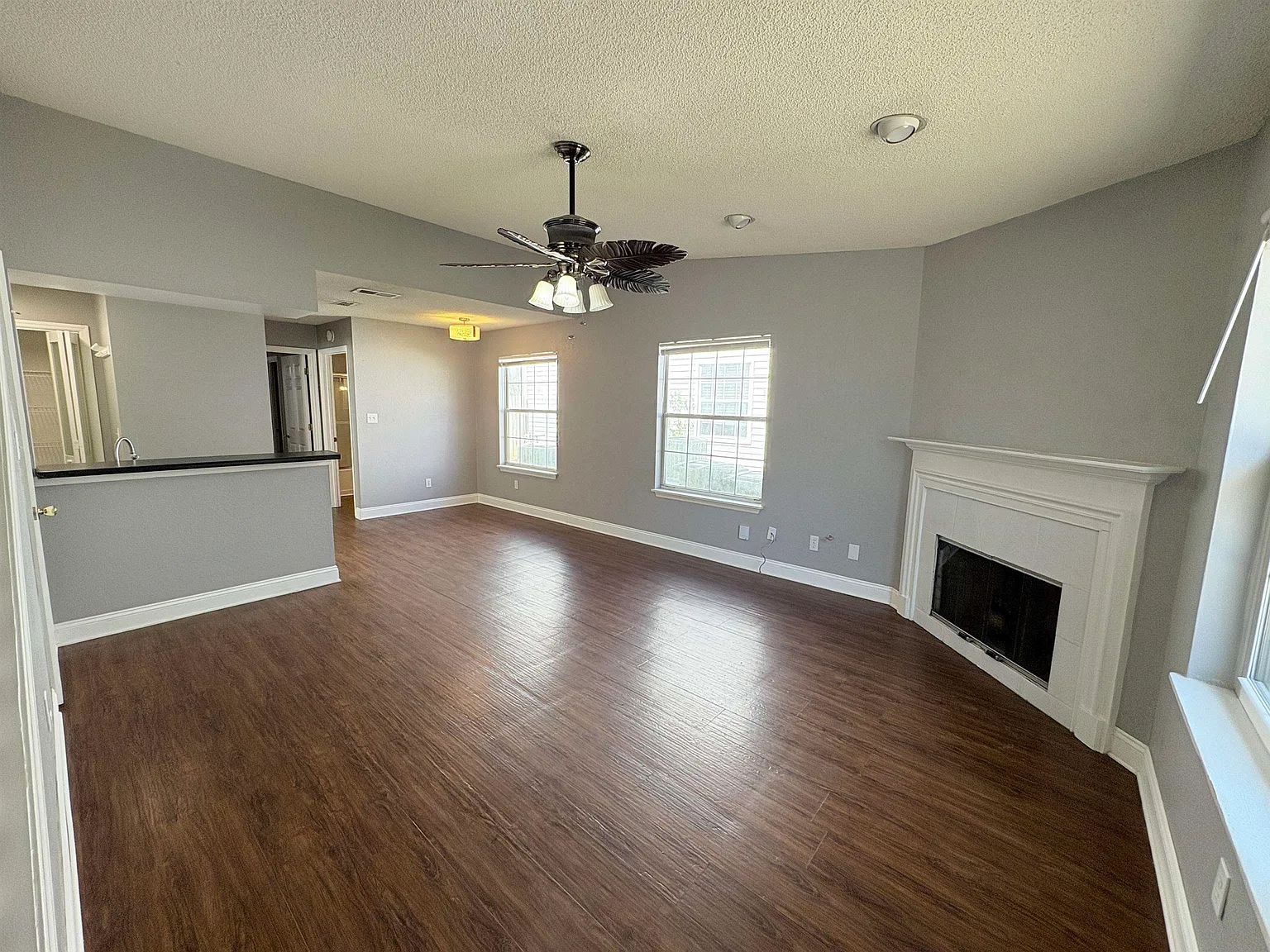 3 bed, 2.0 bath, 1188 sqft, $1,550 — Photo 2
