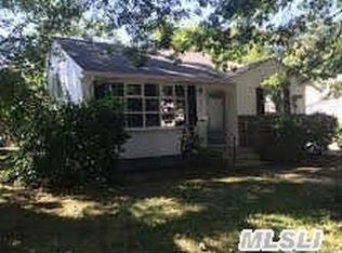 3 Powell St, Freeport, NY