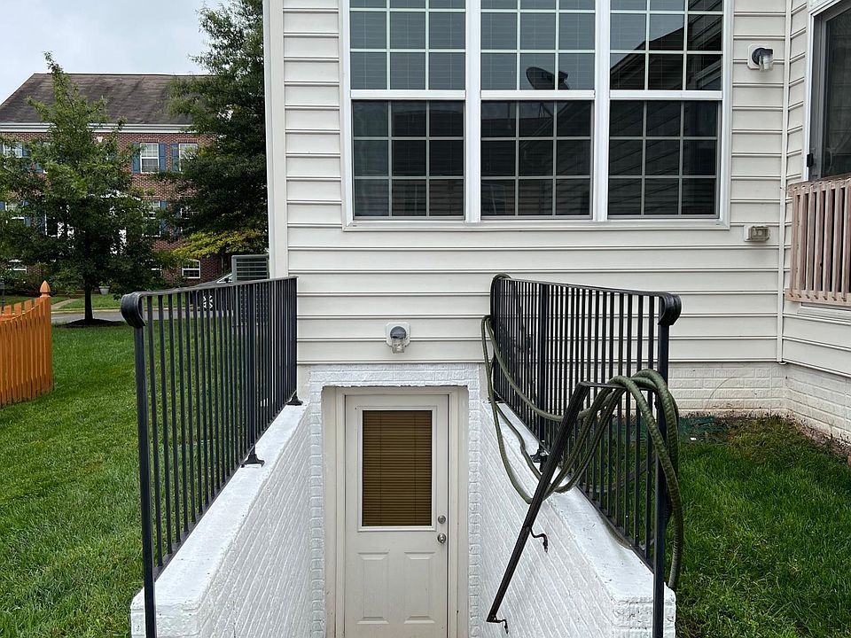 1st image of 43172 Fleur Dr