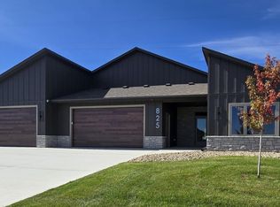 825 N Sylvan Dr, Sioux Falls, SD 57110