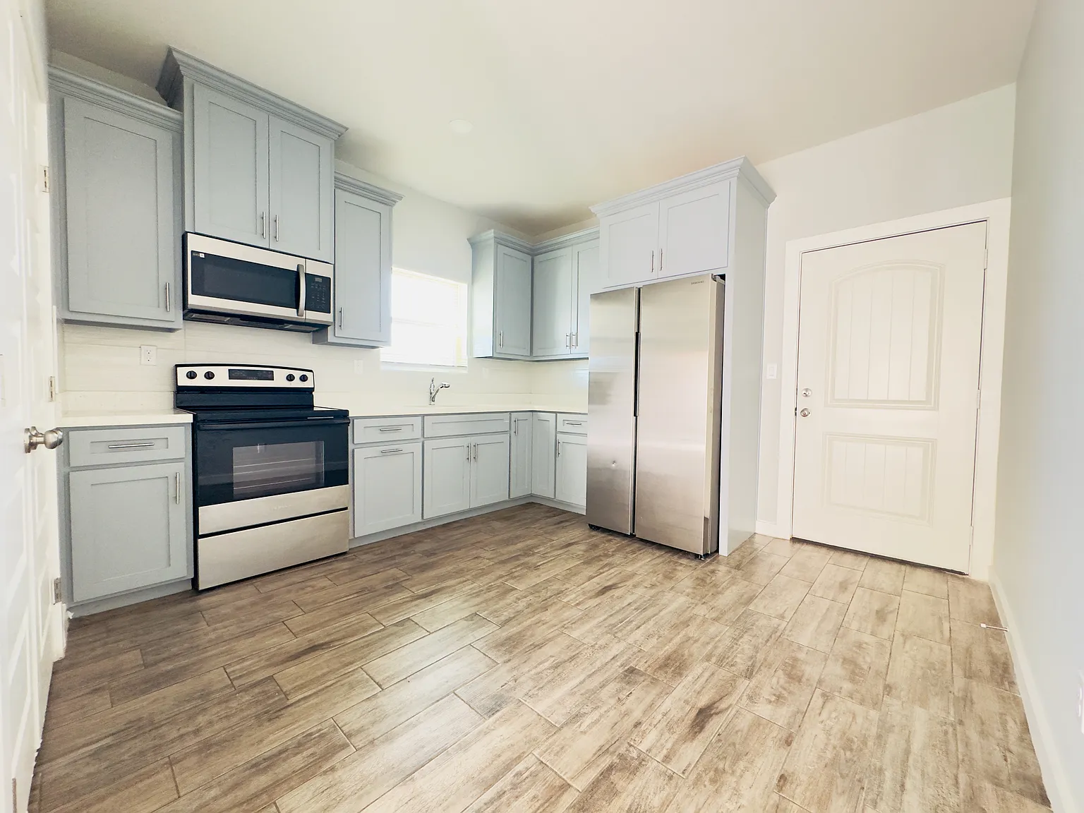 2 bed, $950 — Photo 1