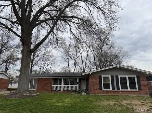 3175 Harness Dr, Florissant, MO 63033