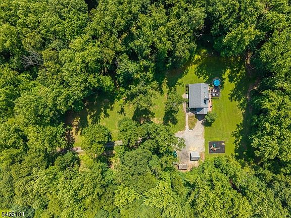 3rd image of 21 Finn Rd