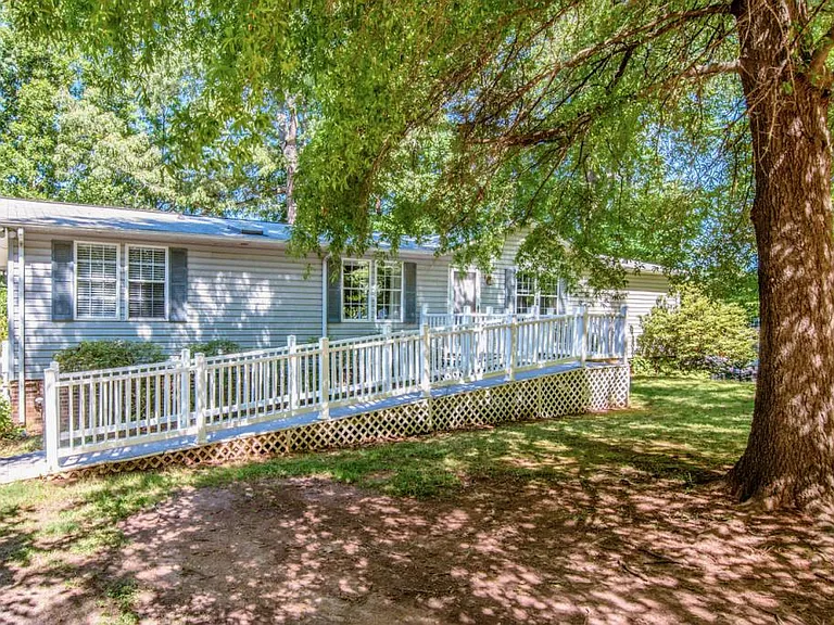 447 Kemp Rd — Photo 3