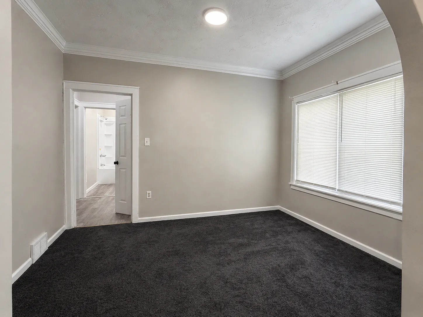 4 bed, 1221 sqft, $1,450 — Photo 3
