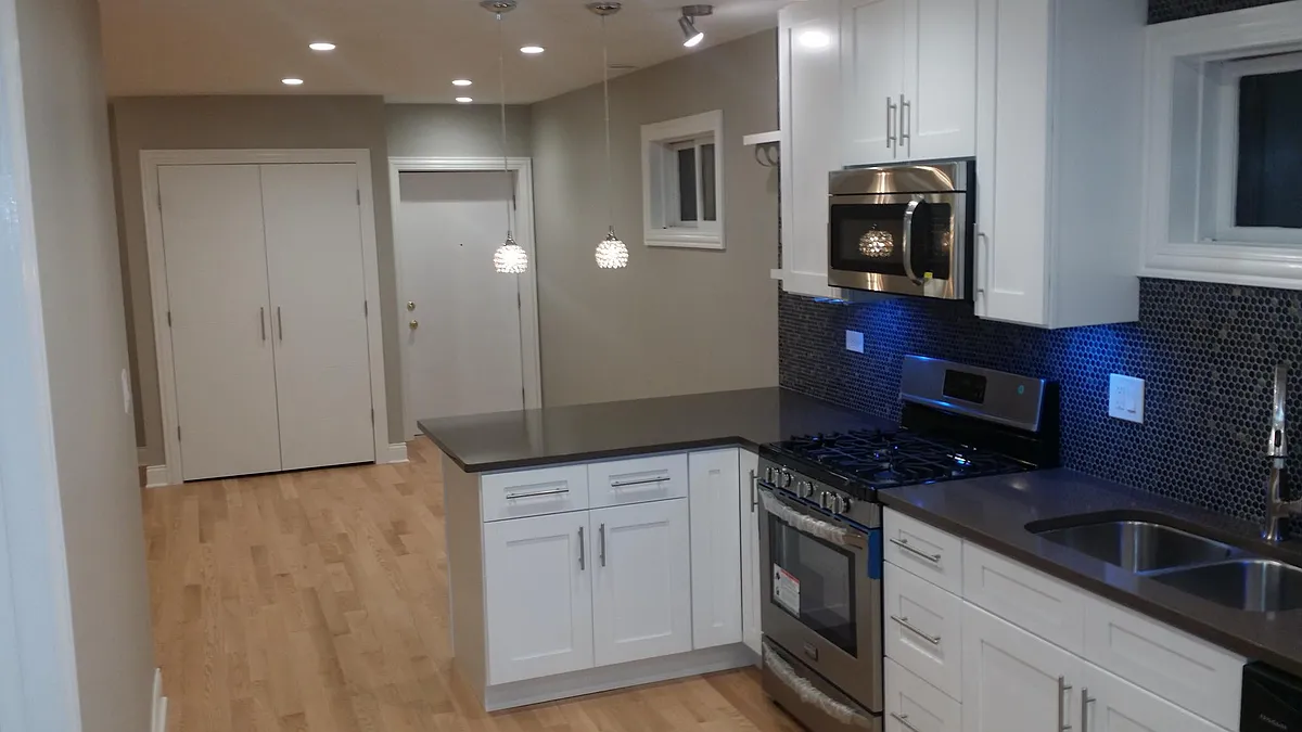 Building Photo - 1823 W Augusta Blvd #1