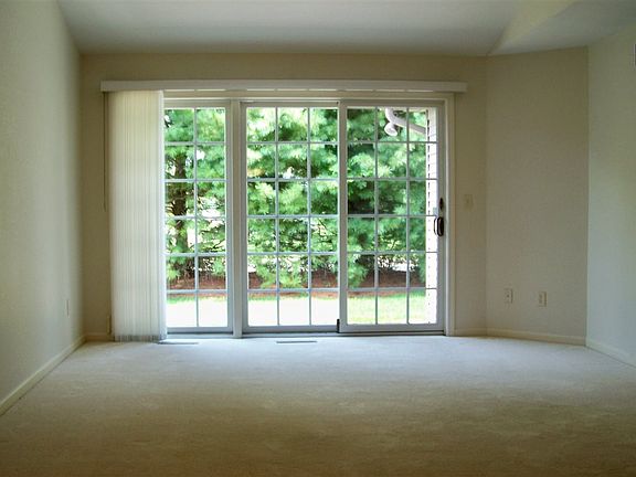 4th image of 1243 Camden Ct