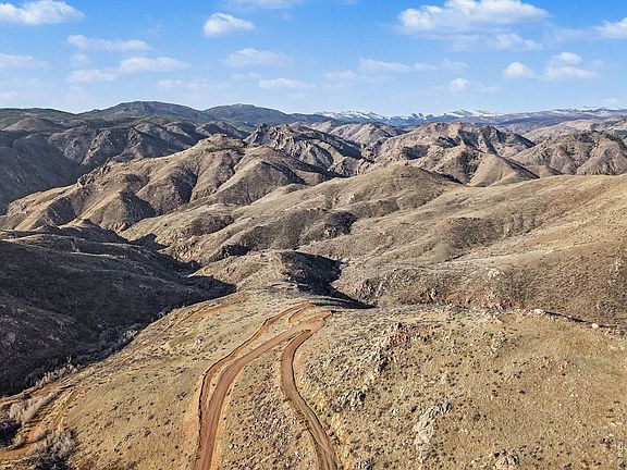 4th image of 1634 Horse Mountain Dr