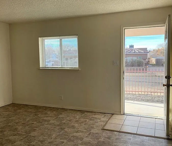 370 Atrisco Dr SW #12 — Photo 4
