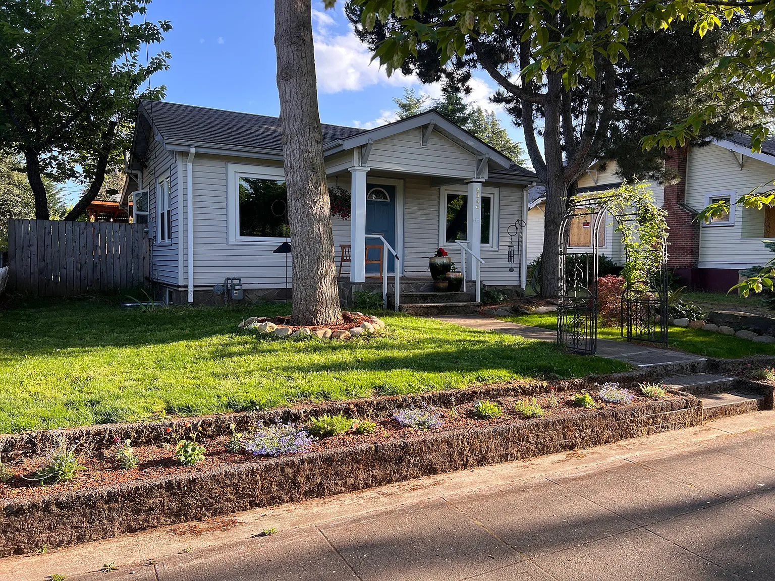 8044 SE Morrison St — Photo 2