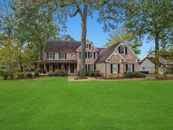 105 Willow Oak Dr, Muscle Shoals, AL 35661