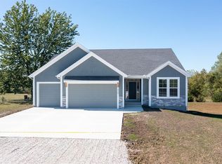 18103 232nd St, Tonganoxie, KS 66086