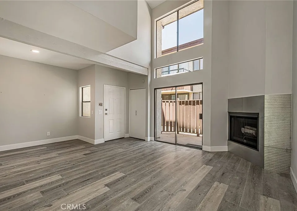 6323 Reseda Blvd #2
