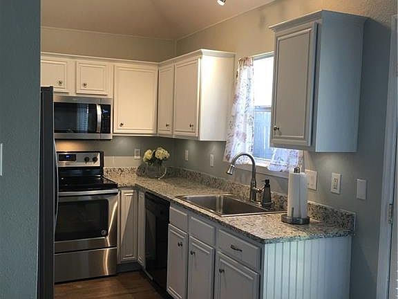 5th image of 2320 Brookview Dr