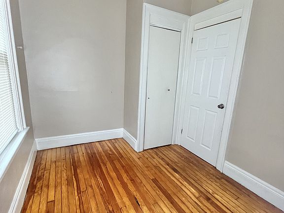 3rd image of 29 Woodside Ave Floor 2