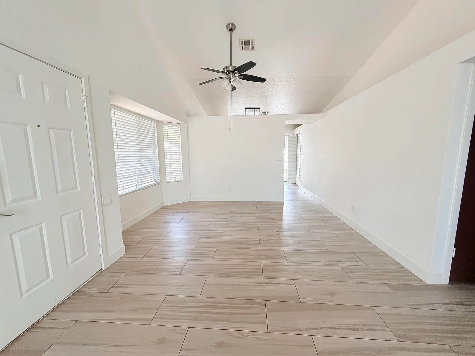10100 N 89th Ave — Photo 3