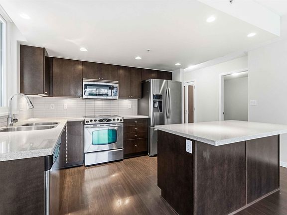 5th image of 4400 Buchanan St #402