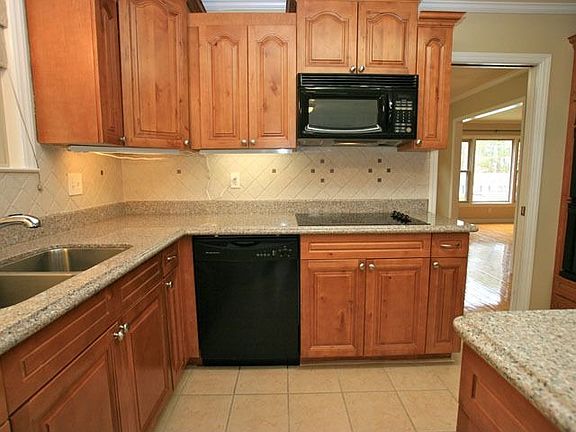 3rd image of 528 Woodvale Dr