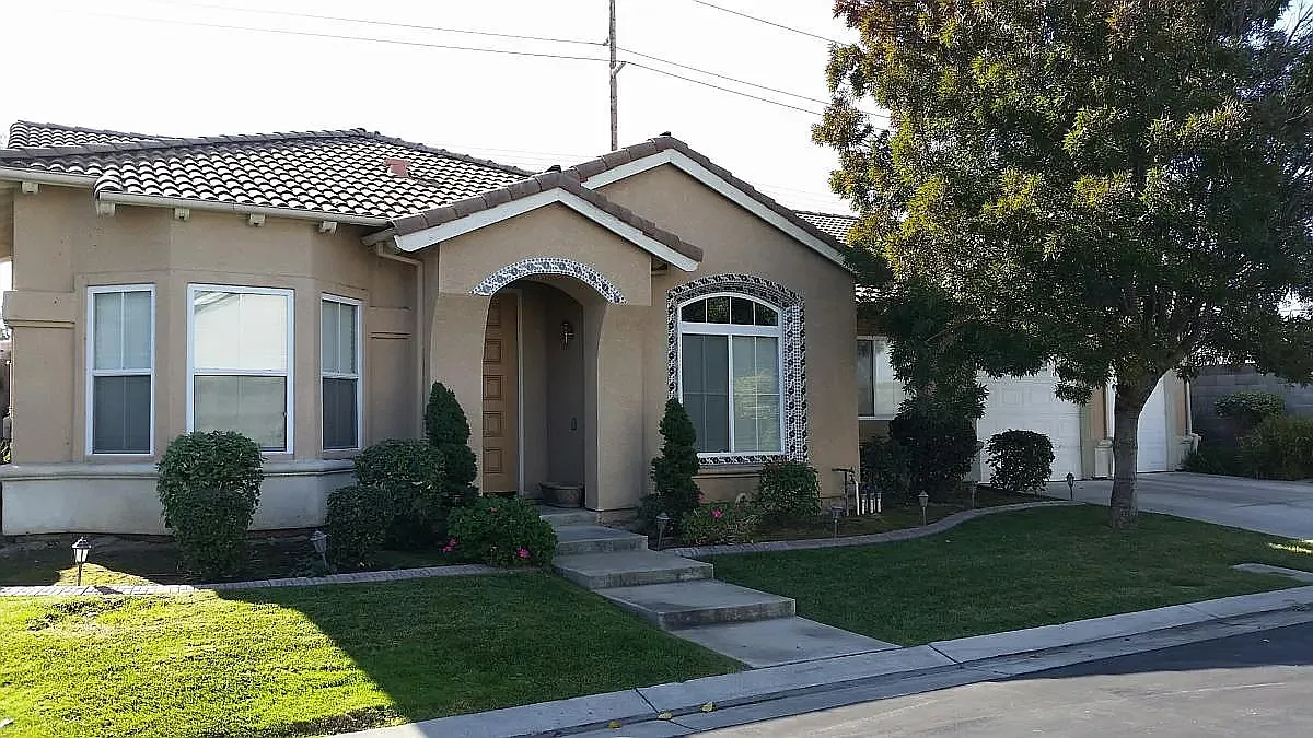 4 bed, 2096 sqft, $2,795 — Photo 1