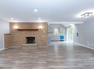 338 Mountainside Dr, Highland Lakes, NJ 07422