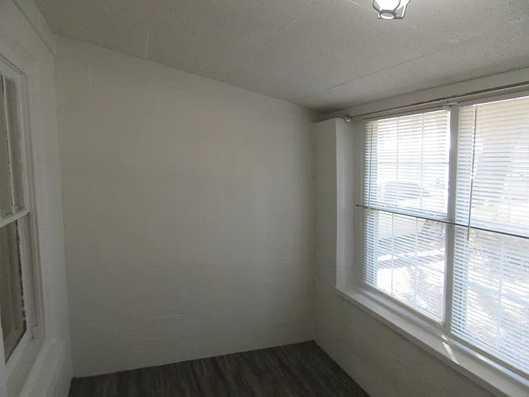 1511 Molitor Ave #6 — Photo 7