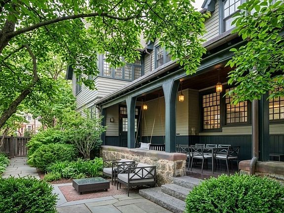 2nd image of 157 Brattle St