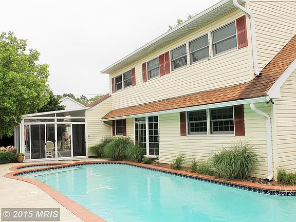 Salt water pool in back yard