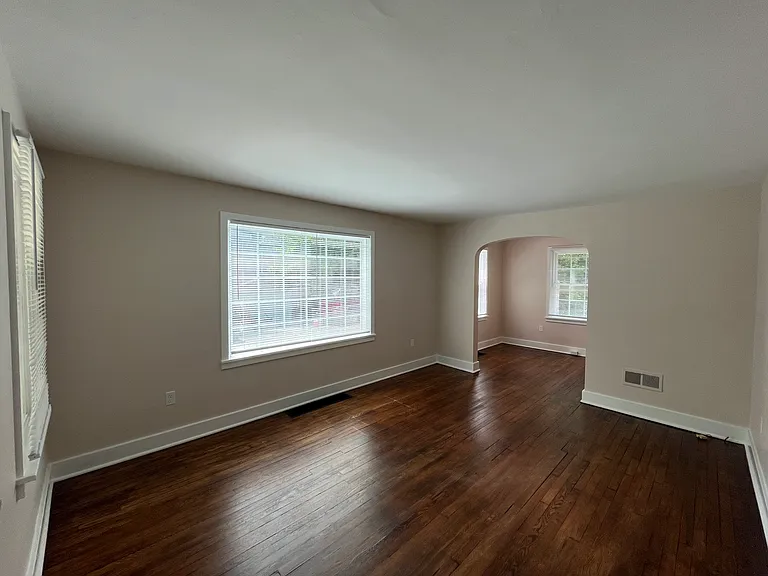 202 Maple Ln — Photo 3