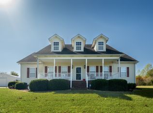 1301 Rogues Fork Rd, Bethpage, TN 37022