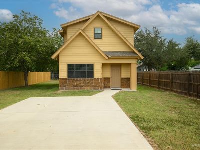209 Los Flores Ave, Santa Rosa, TX, 78593