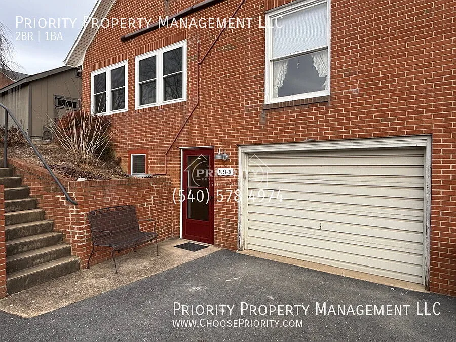 "Charming 2-Bedroom Haven in Harrisonburg Your Cozy Retreat Awaits at 1051 Smith Ave!" — Photo 1