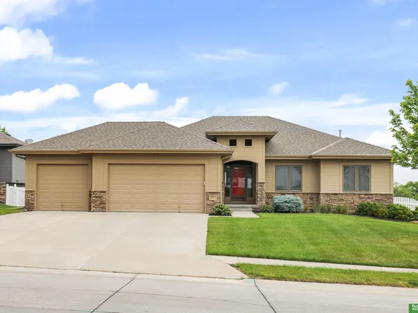 6602 Crest Ridge Dr, Papillion, NE 68133