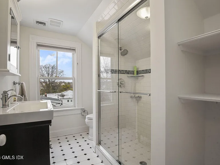 8 Highview Ave — Photo 41