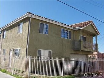 2nd image of 833 E Vernon Ave