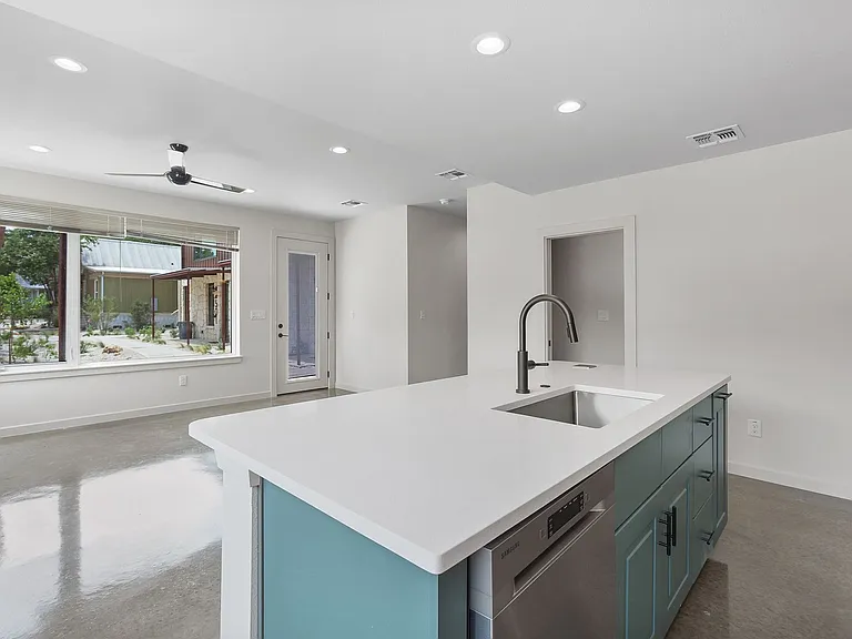 Modern Luxury in San Marcos' Premier Courtyard Community Now Leasing! — Photo 37