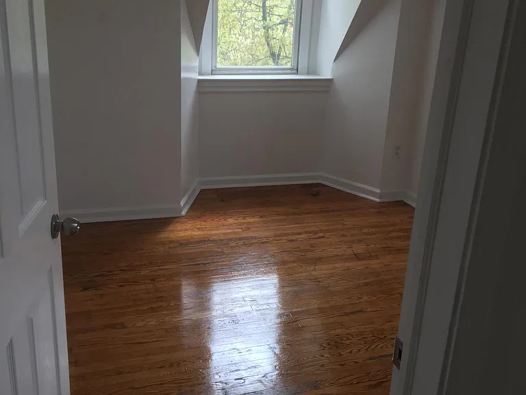 754 Broughton St #3 — Photo 3