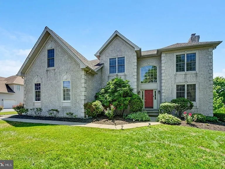 212 Prescott Dr — Photo 1