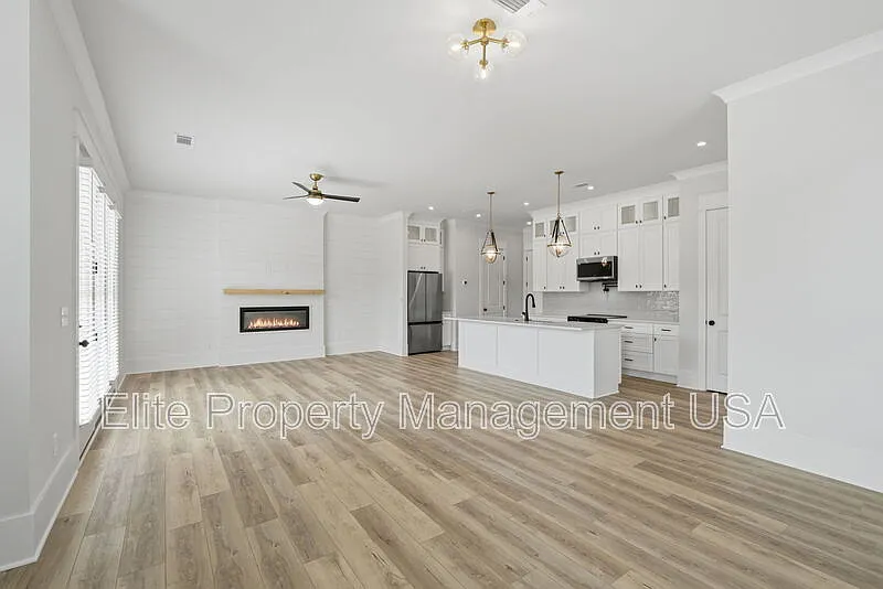3 bed, 2.5 bath, 2076 sqft, $2,900 — Photo 3