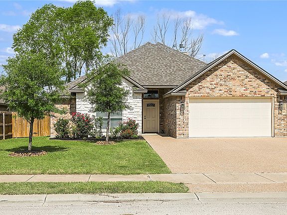 3rd image of 915 Dove Chase Ln