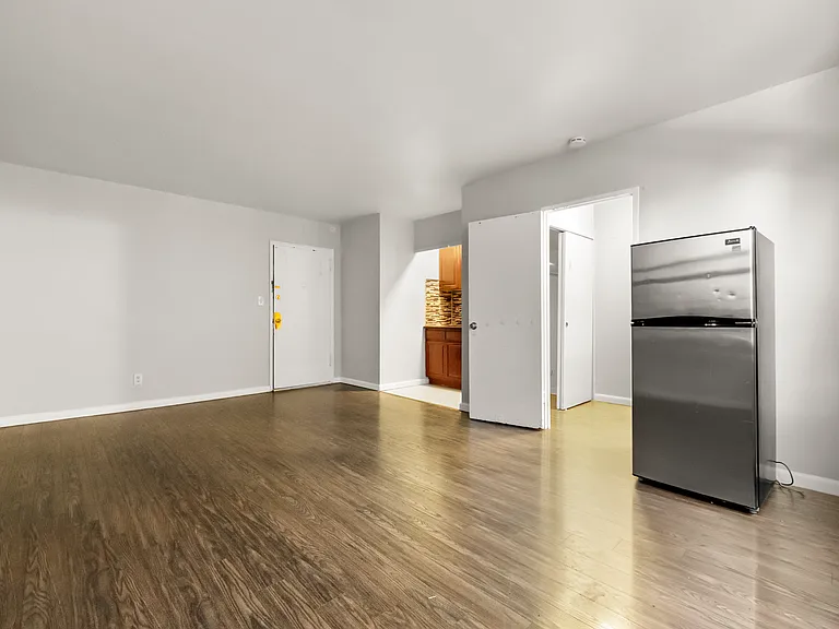 107 1/2 New St #103 — Photo 5