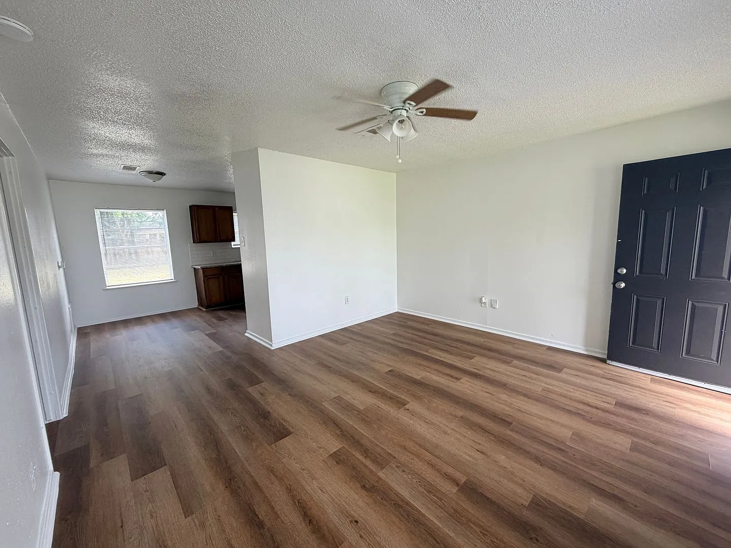 3 Bedroom - Move in Ready in South East Houston — Photo 4
