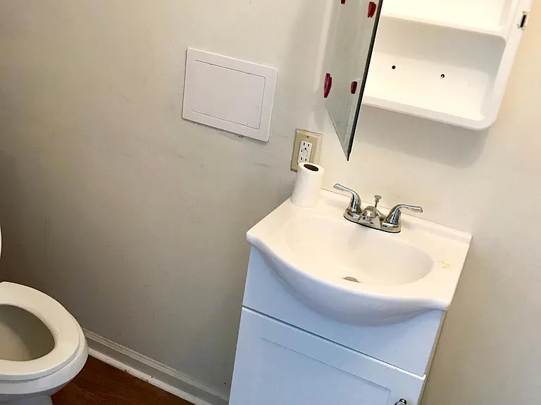 139 Rowe Ln — Photo 2