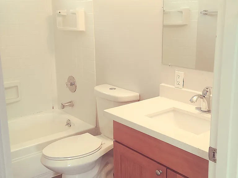 2518 E Pike St — Photo 14