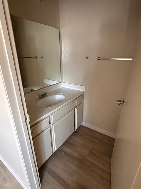 2 bed, 1.5 bath, 1124 sqft, $2,400 — Photo 4