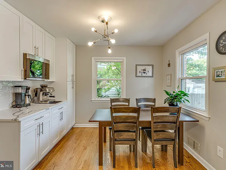 3 Groves Ave — Photo 9
