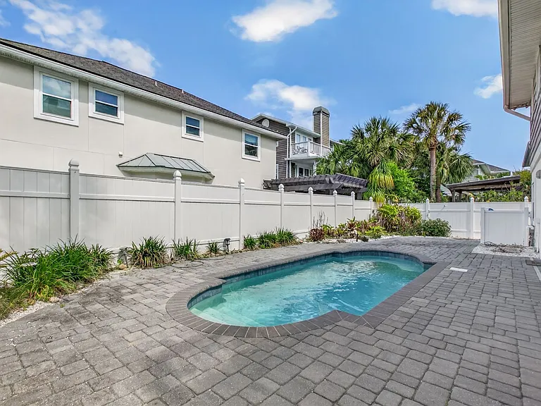 1766 Beach Ave — Photo 55