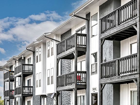 5th image of 506 Gaslight Ln #14