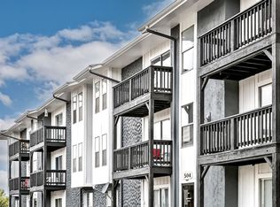 Spacious 2 bedroom apartment with brand new paint and carpet in Bellevue!, Bellevue, NE 68005