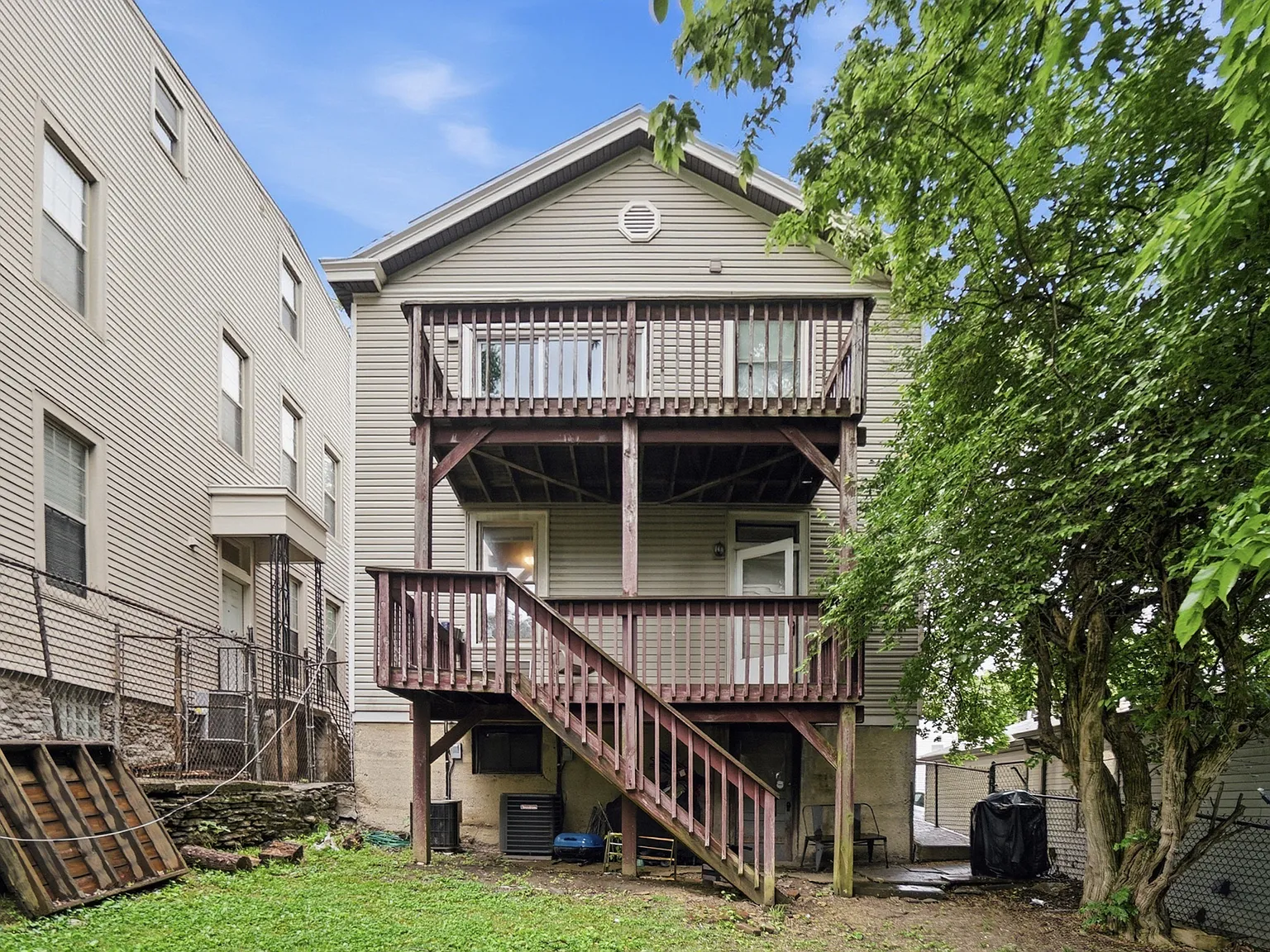 5 bed, 1500 sqft, $3,395 — Photo 3