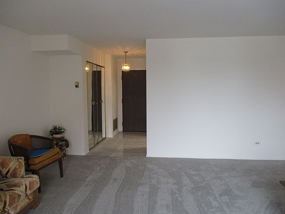 3rd image of 1747 W Crystal Ln Unit 302